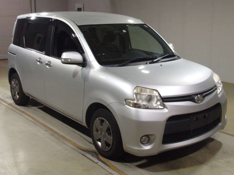 2011 Toyota Sienta NCP81G[2]