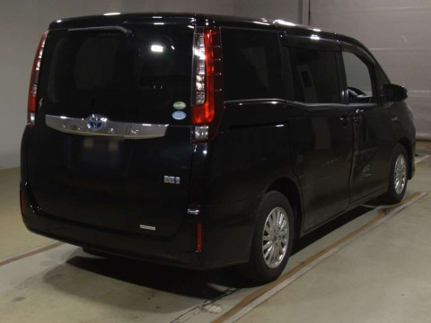 2015 Toyota Noah ZWR80G[1]