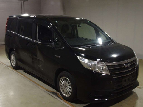 2015 Toyota Noah ZWR80G[2]