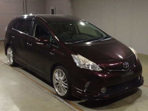 2014 Toyota Prius alpha ZVW40W[2]