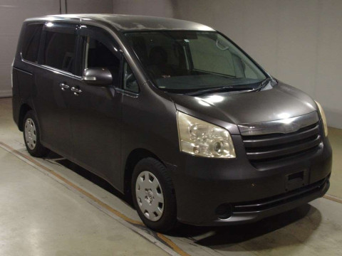 2009 Toyota Noah ZRR70G[2]