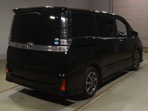 2017 Toyota Voxy ZRR80W[1]