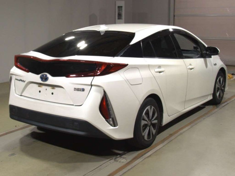 2017 Toyota Prius PHV ZVW52[1]