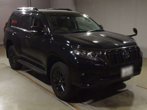 2022 Toyota Land Cruiser Prado TRJ150W[2]