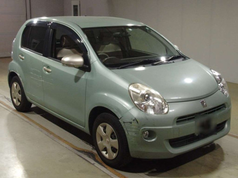 2010 Toyota Passo KGC30[2]