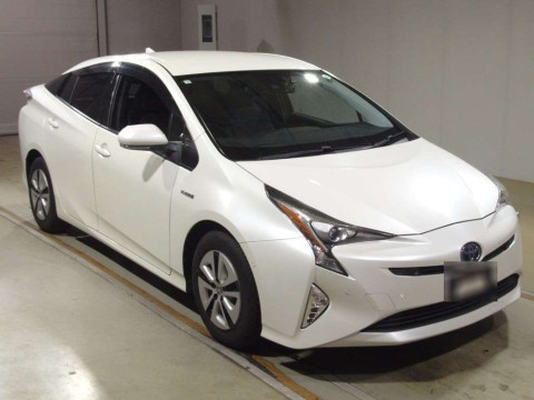 2016 Toyota Prius ZVW51[2]