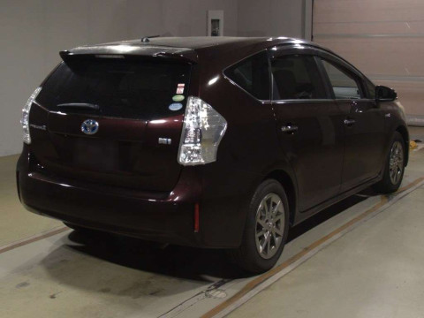 2014 Toyota Prius alpha ZVW41W[1]