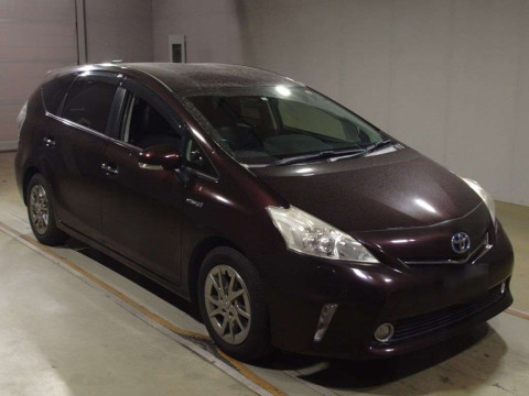 2014 Toyota Prius alpha ZVW41W[2]