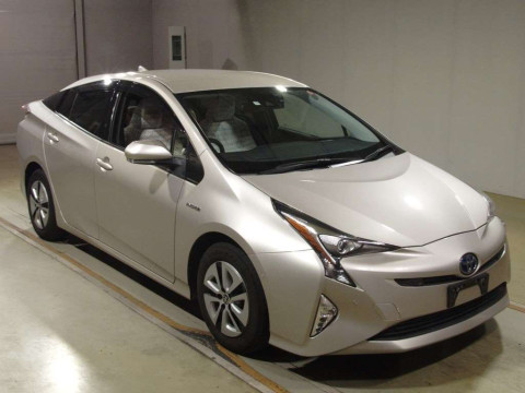 2017 Toyota Prius ZVW51[2]