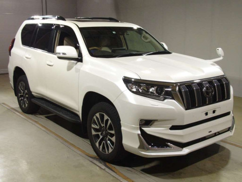 2022 Toyota Land Cruiser Prado TRJ150W[2]