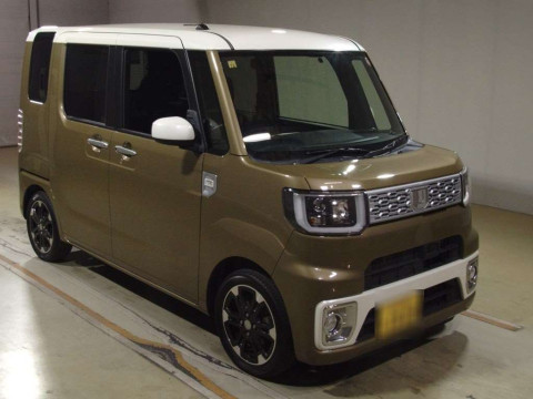 2014 Daihatsu Wake LA700S[2]