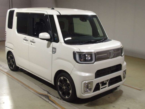 2017 Daihatsu Wake LA700S[2]