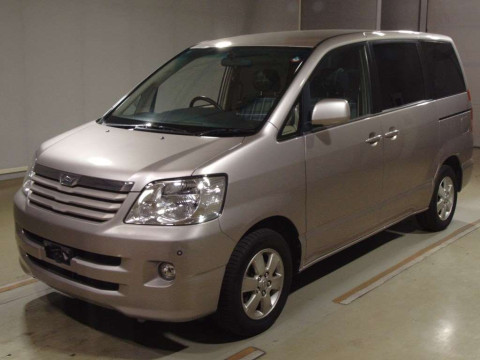 2002 Toyota Noah AZR60G[0]