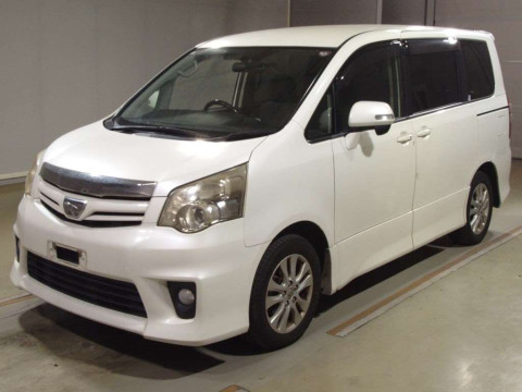 2010 Toyota Noah ZRR70W[0]