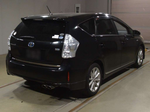 2011 Toyota Prius alpha ZVW41W[1]