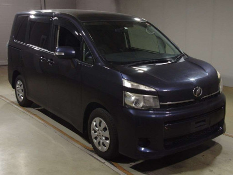 2012 Toyota Voxy ZRR70G[2]