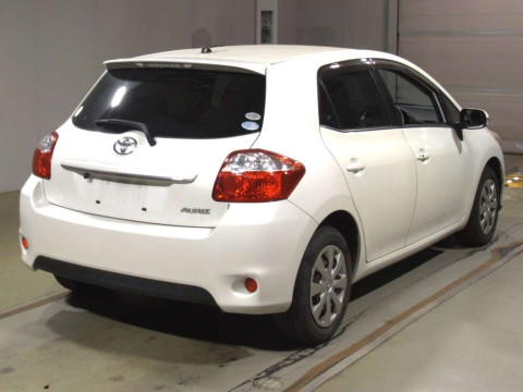 2012 Toyota Auris NZE151H[1]