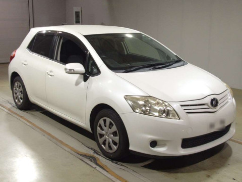 2012 Toyota Auris NZE151H[2]