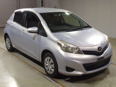 2013 Toyota Vitz NSP130[2]