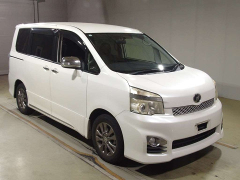 2013 Toyota Voxy ZRR70W[2]