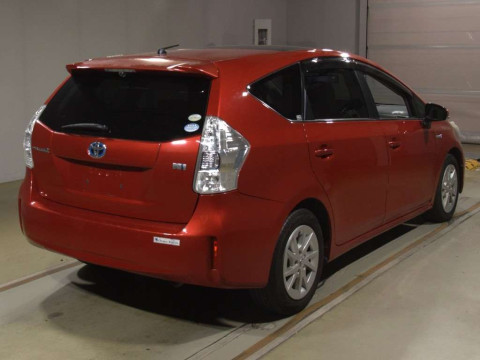 2011 Toyota Prius alpha ZVW41W[1]