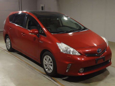 2011 Toyota Prius alpha ZVW41W[2]