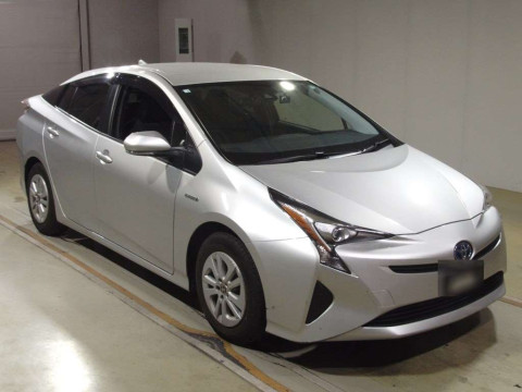 2016 Toyota Prius ZVW51[2]