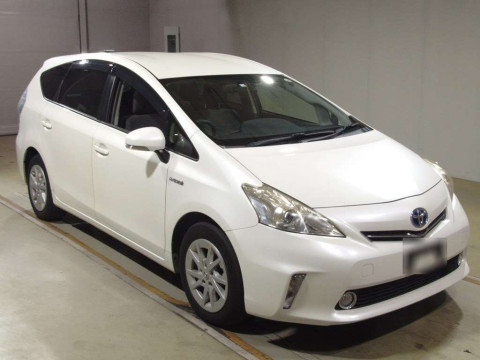 2014 Toyota Prius alpha ZVW40W[2]