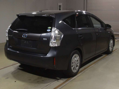 2014 Toyota Prius alpha ZVW41W[1]