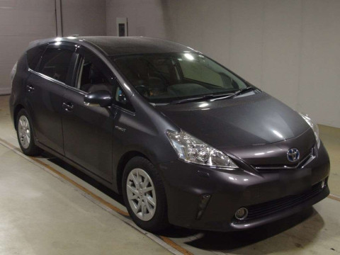 2014 Toyota Prius alpha ZVW41W[2]