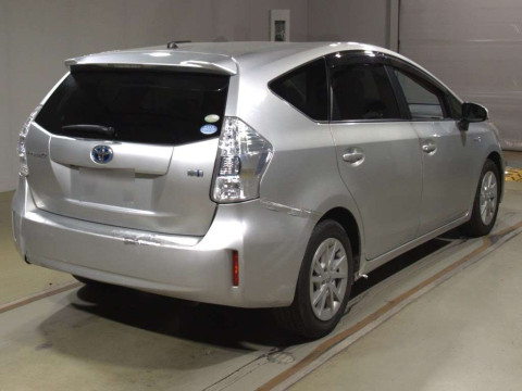 2012 Toyota Prius alpha ZVW41W[1]