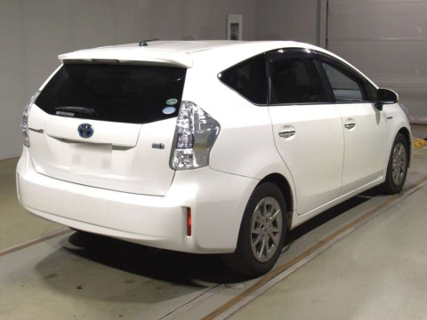 2014 Toyota Prius alpha ZVW41W[1]