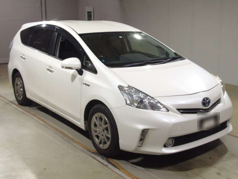 2014 Toyota Prius alpha ZVW41W[2]