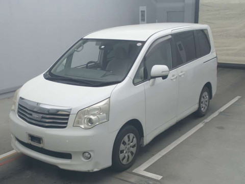 2010 Toyota Noah ZRR70G[0]