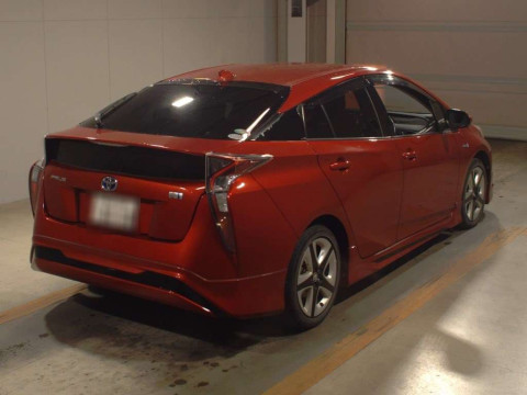 2016 Toyota Prius ZVW50[1]