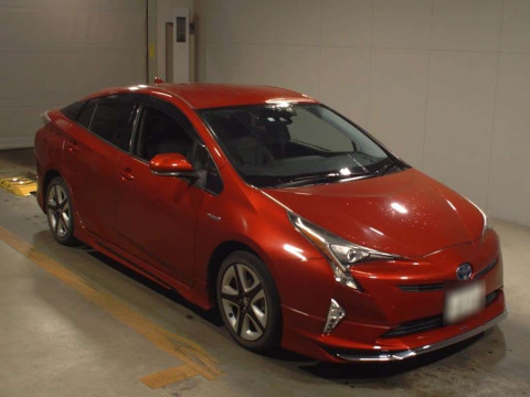 2016 Toyota Prius ZVW50[2]