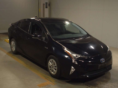 2016 Toyota Prius ZVW50[2]