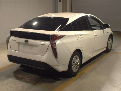 2016 Toyota Prius ZVW50[1]