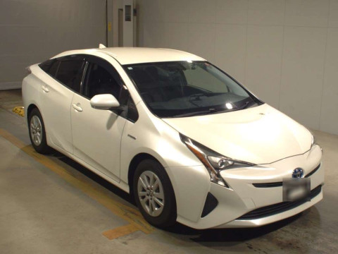 2016 Toyota Prius ZVW50[2]