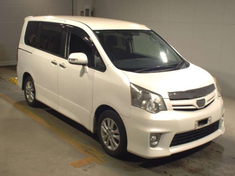 2011 Toyota Noah ZRR70W[2]