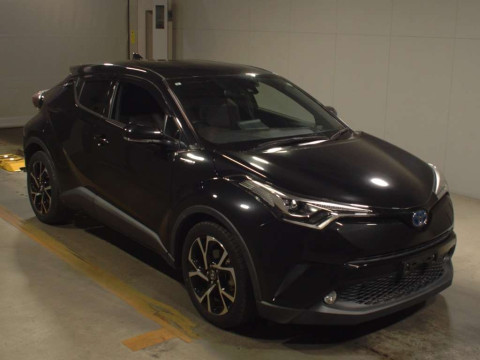 2017 Toyota C-HR ZYX10[2]