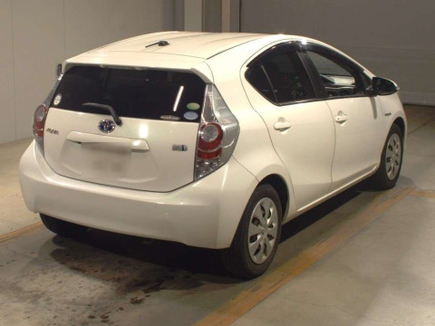 2013 Toyota Aqua NHP10[1]