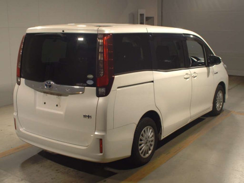 2015 Toyota Noah ZWR80G[1]