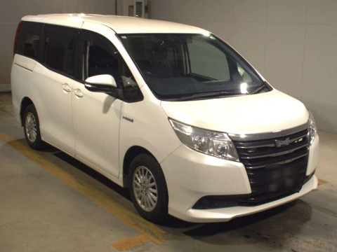 2015 Toyota Noah ZWR80G[2]