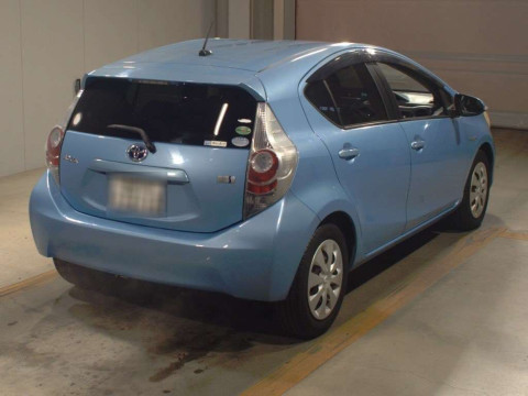 2013 Toyota Aqua NHP10[1]