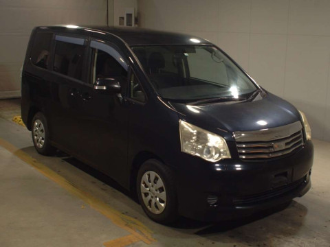 2012 Toyota Noah ZRR70G[2]