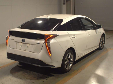 2016 Toyota Prius ZVW51[1]