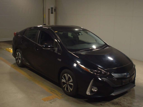 2019 Toyota Prius PHV ZVW52[2]