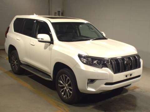 2017 Toyota Land Cruiser Prado TRJ150W[2]