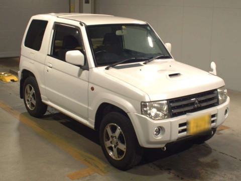 2010 Mitsubishi Pajero Mini H58A[2]